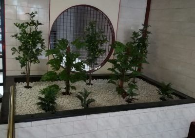 Decoración con planta artificial