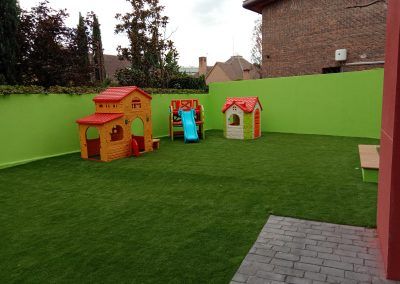 Instalación de artificial en Colegio Montessori